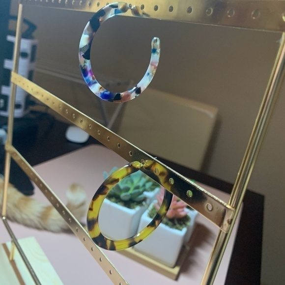 SALE💚 any 3 for $18 💚 Tortoise Acrylic Hoops Earrings Resin - Picture 1 of 5